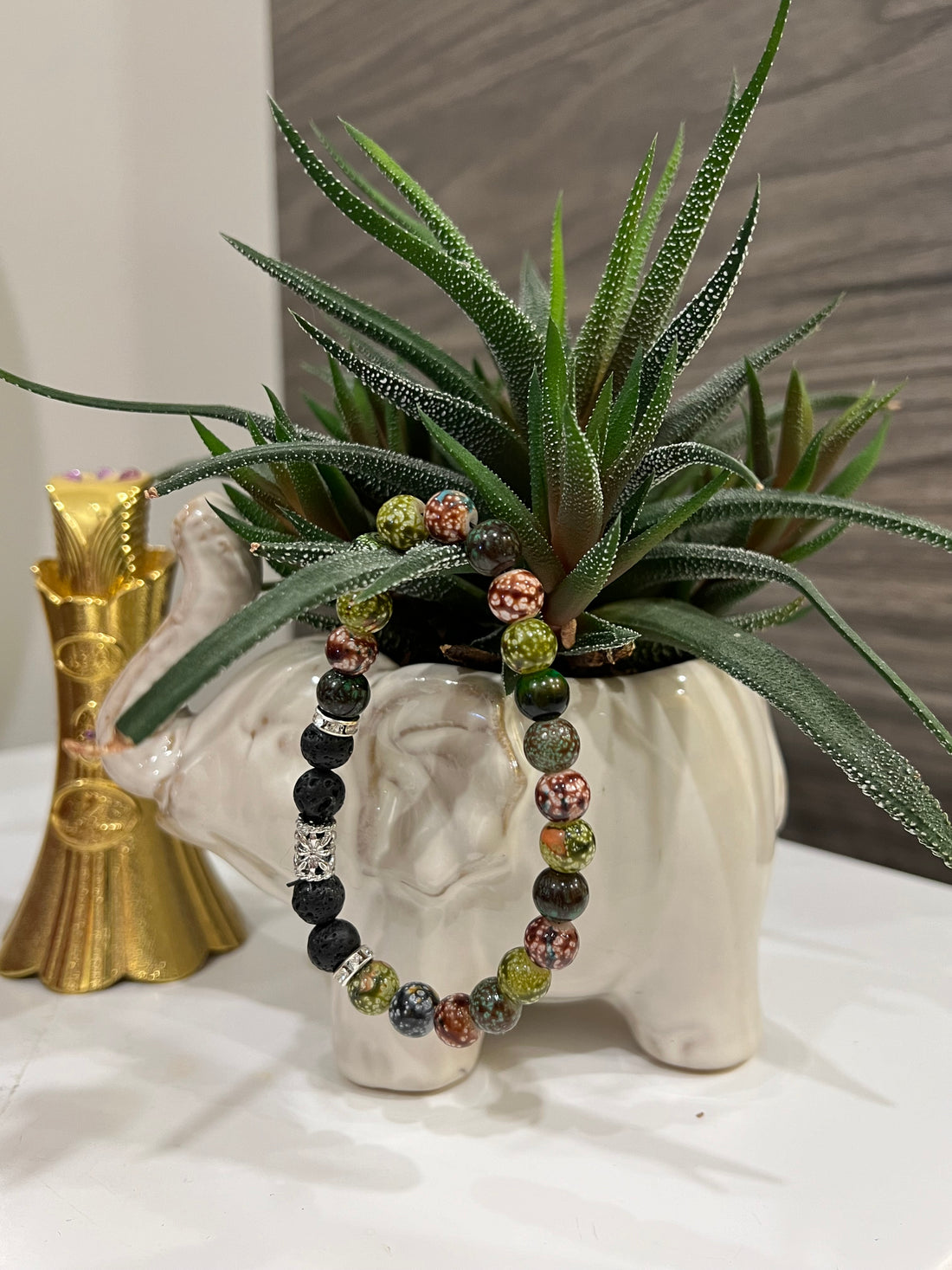Artisanal bracelet with Cloisonne type ball