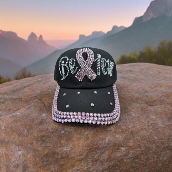 Casquette noire de sensibilisation au cancer du sein avec ruban rose et strass