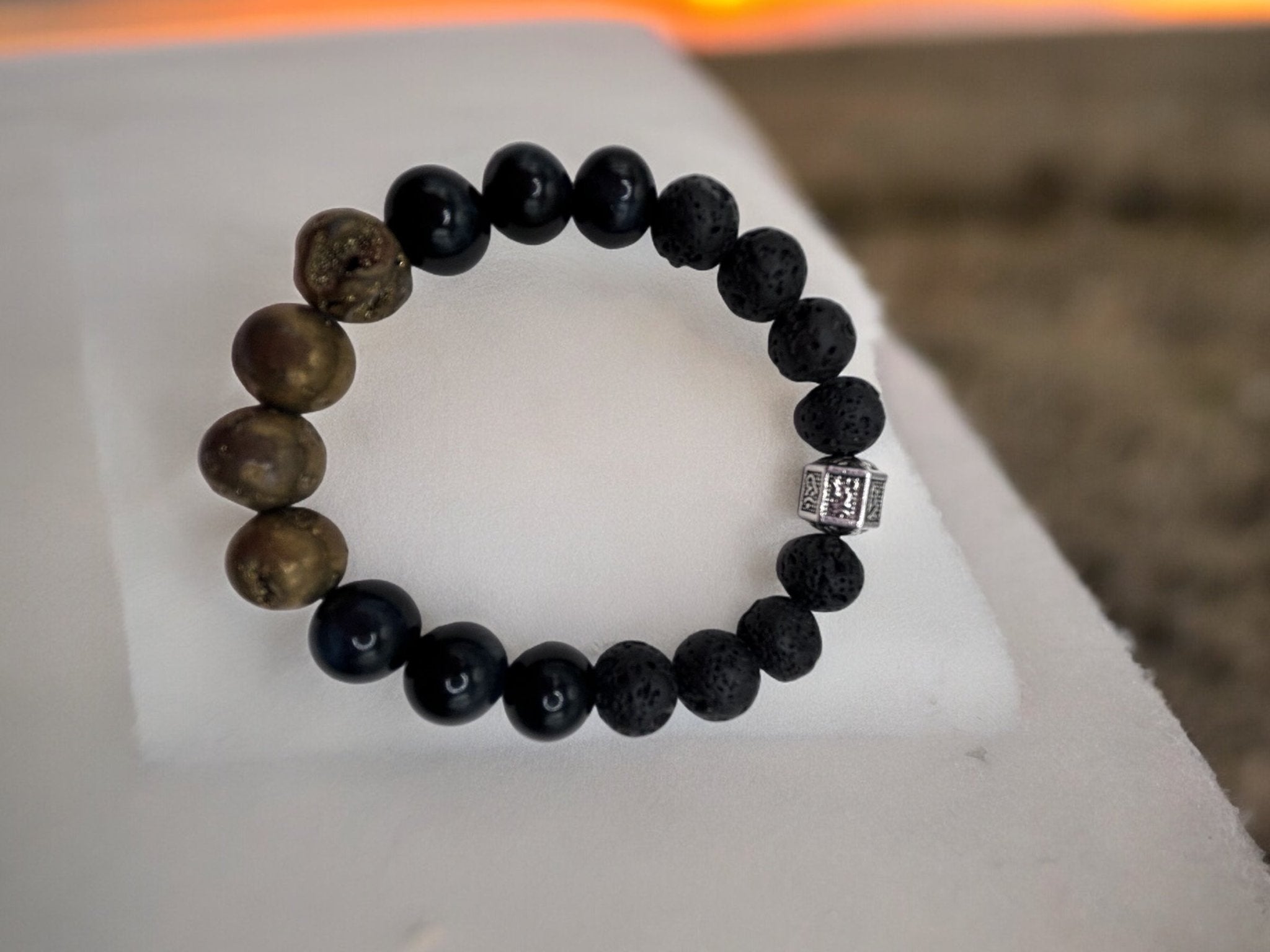 Détermination | Pierre de druzy dorée métallisée | Bracelet diffuseur -Bracelet- Christiane Constantineau