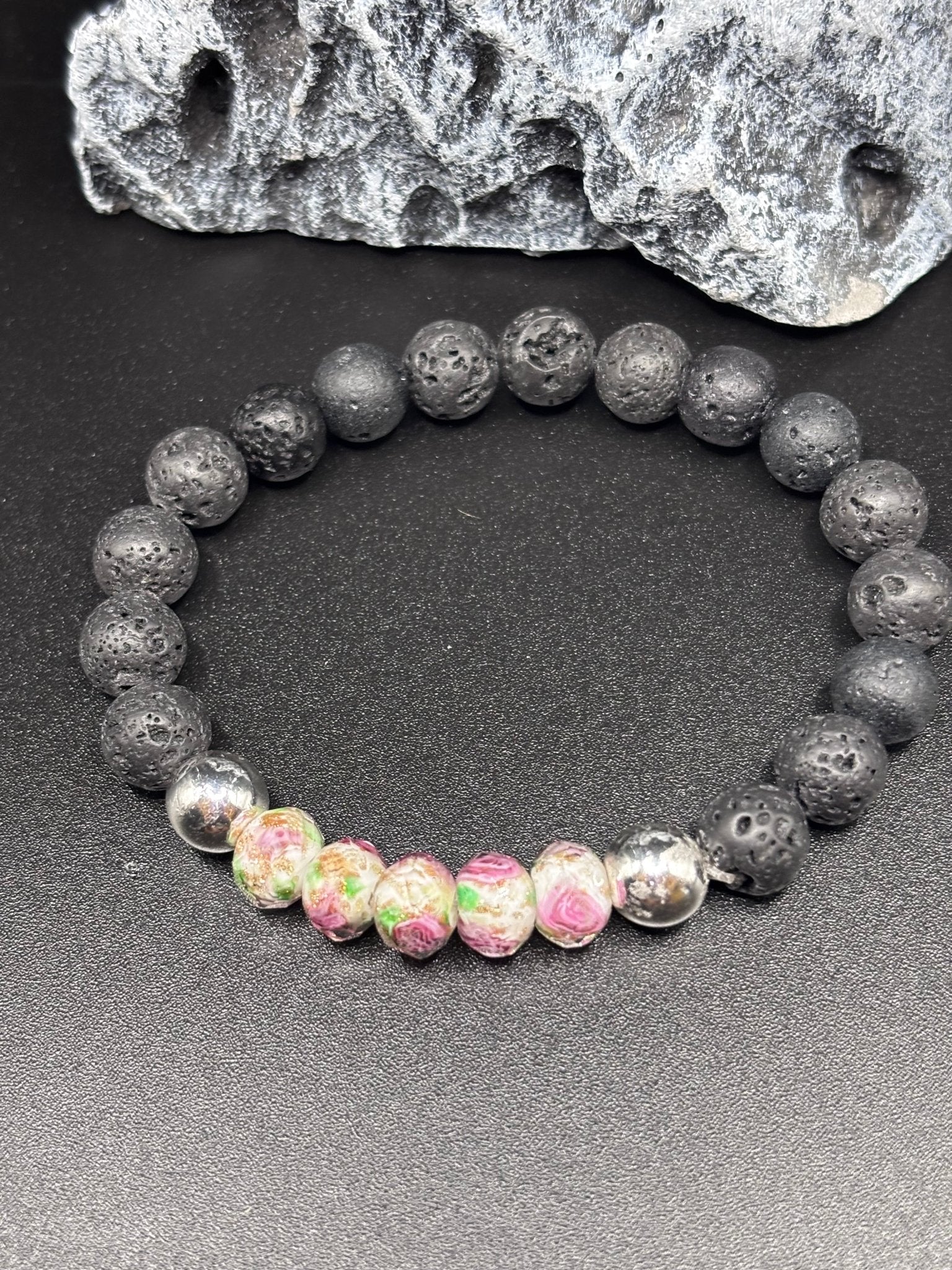 Éclat de rose | Perles de verre avec rose | Bracelet diffuseur -Bracelet- Christiane Constantineau