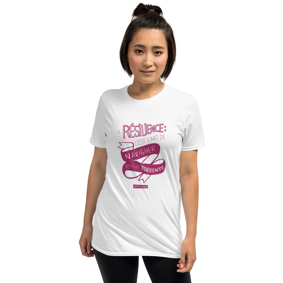 La résilience est l'art de naviguer dans les torrents (caractères roses) -T-Shirt- Christiane Constantineau