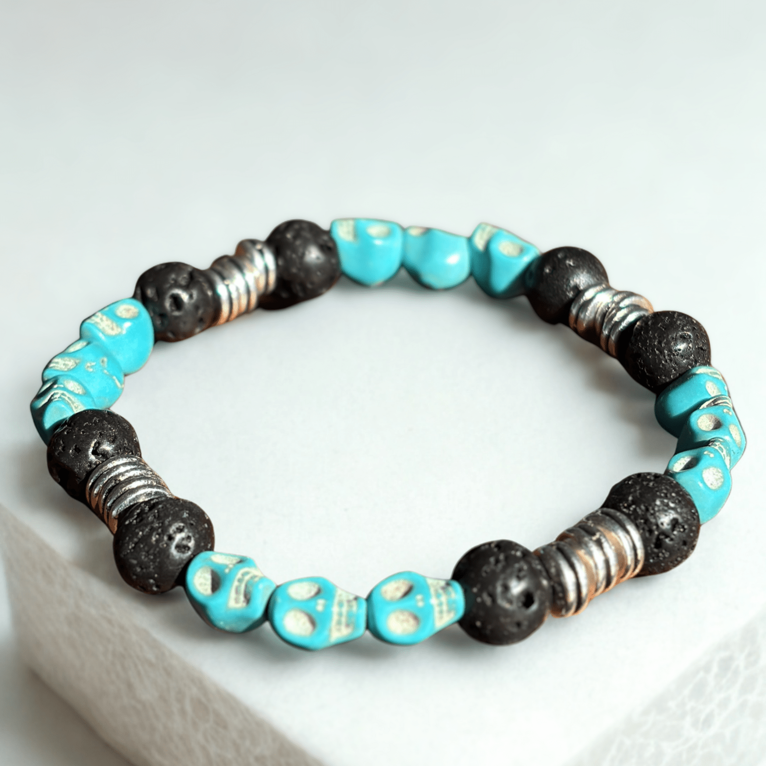Résilience Sauvage | Têtes de mort | Bracelet diffuseur -Bracelet- Christiane Constantineau