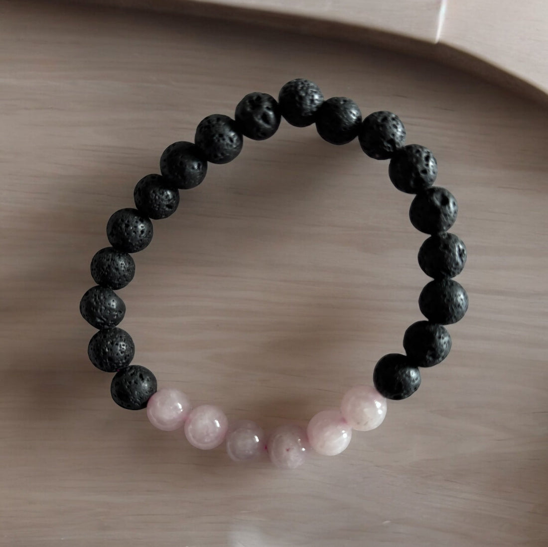Sérénité cristalline | Cornaline, Quartz, Oeil de tigre, Améthise, Lapis, Citrine et Tourmaline | Bracelet diffuseur -Bracelet- Christiane Constantineau
